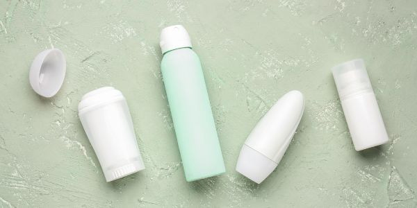Fraîche et confiante en été : la routine anti-transpiration à adopter